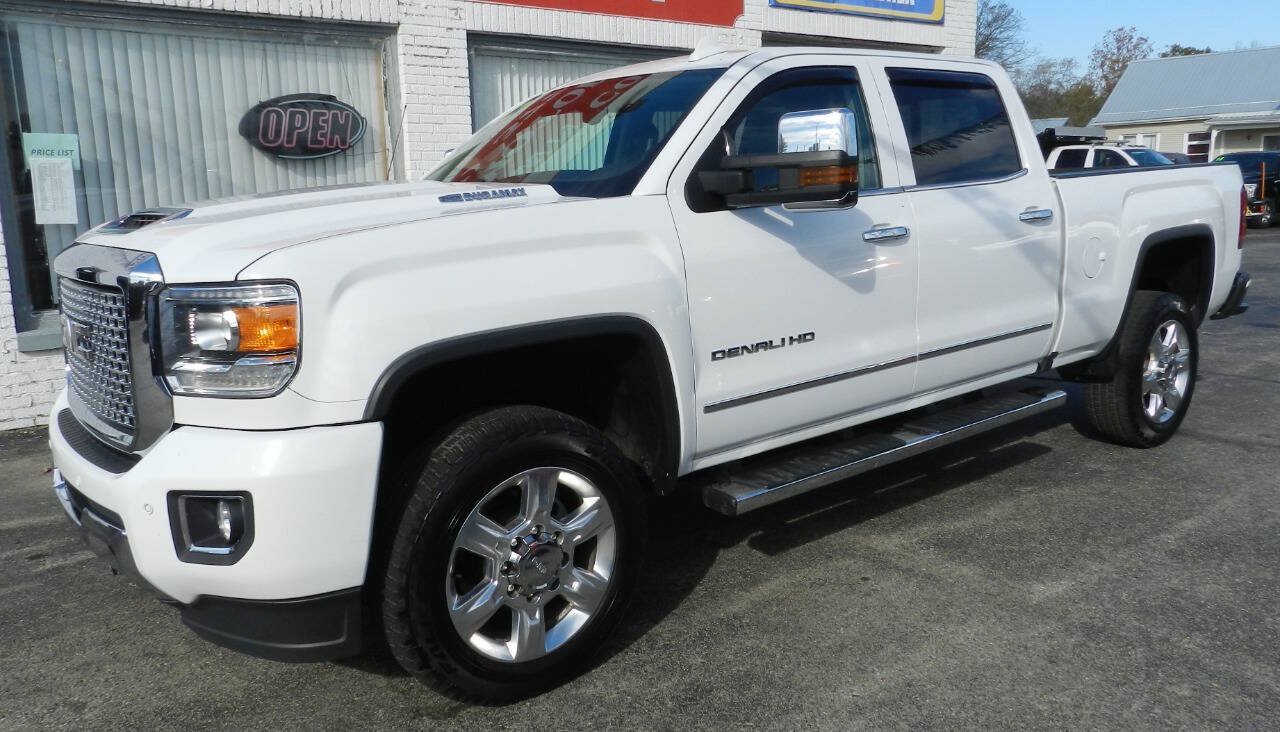 Used 2017 GMC Sierra 2500 Denali w/ Duramax Plus Package AWD/4WD image 3