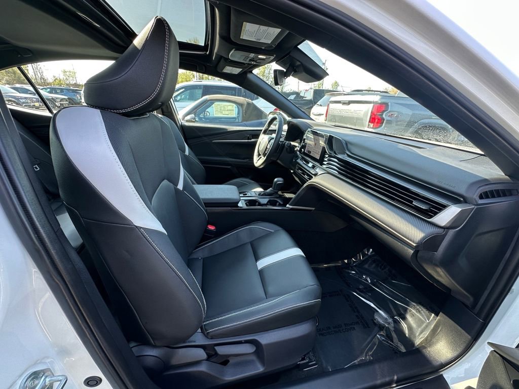 Used 2025 Toyota Camry SE w/ Convenience Package image 28