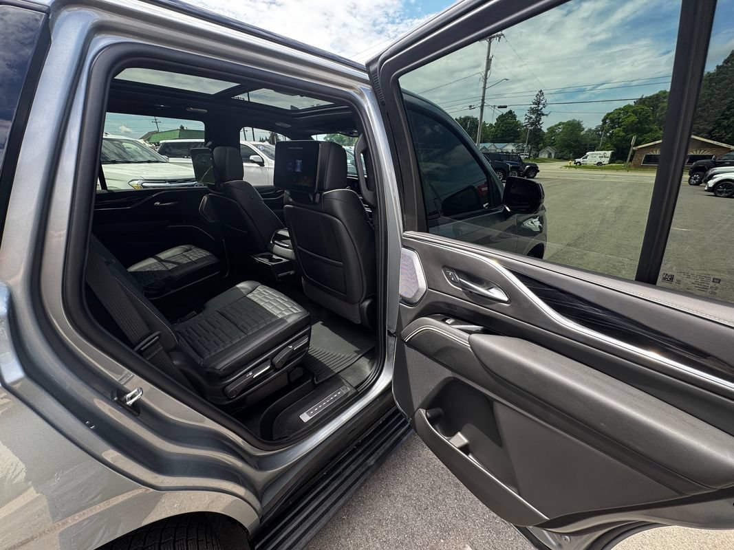 Used 2024 Cadillac Escalade V w/ LPO, ONYX Package AWD/4WD image 35