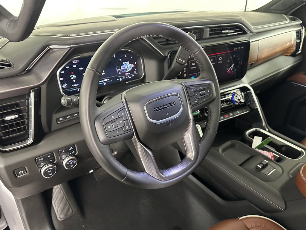 Used 2025 GMC Sierra 3500 Denali Ultimate w/ LPO, GMC Protection Package AWD/4WD image 11
