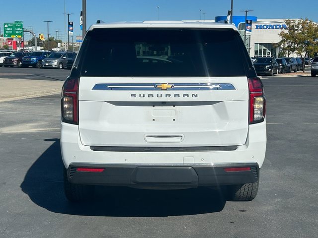 Used 2022 Chevrolet Suburban 4WD image 4