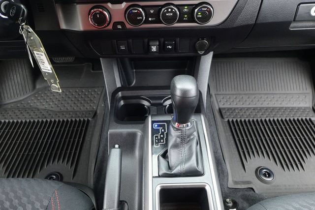 Used 2022 Toyota Tacoma SR5 AWD/4WD image 9