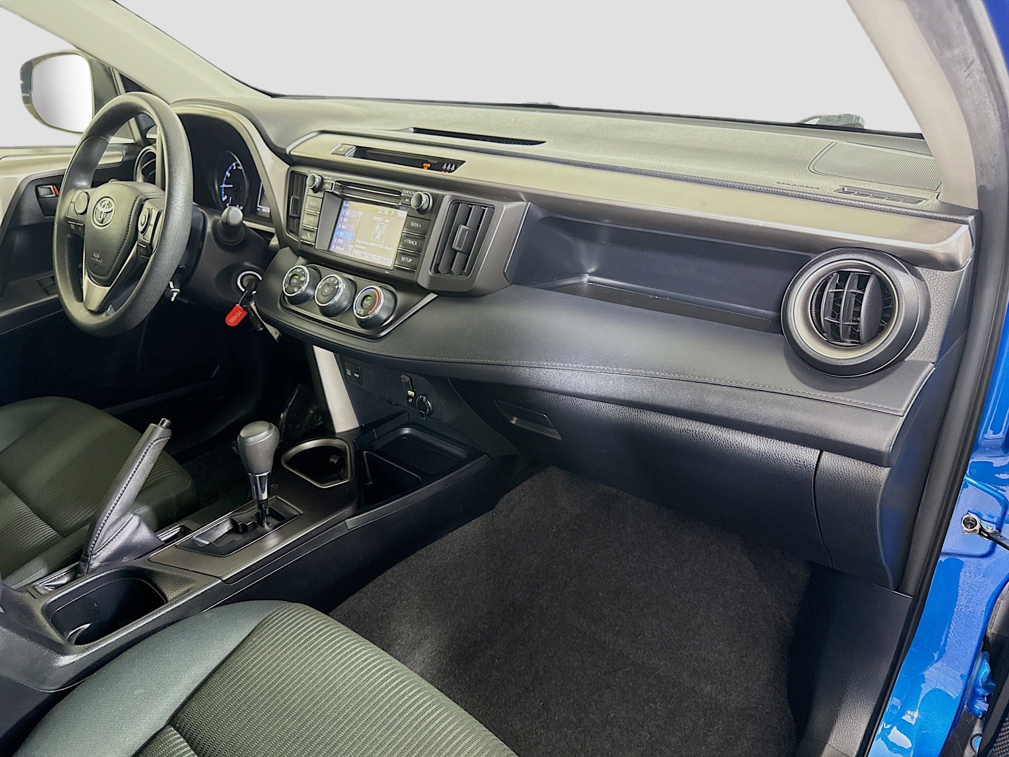Used 2018 Toyota RAV4 LE image 29