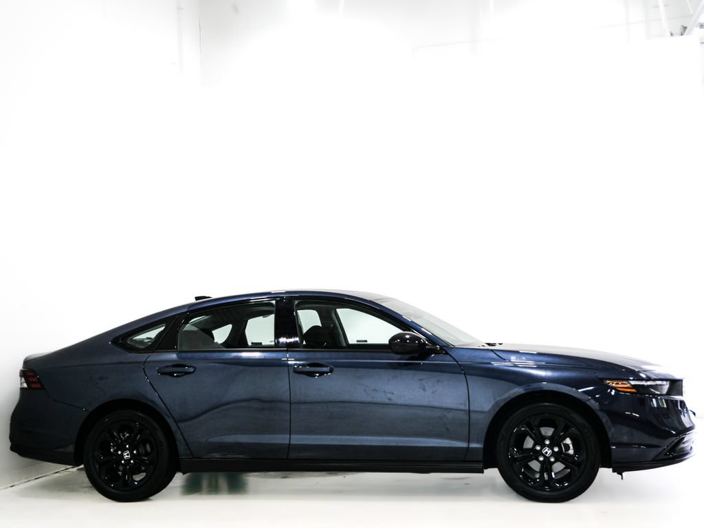 Used 2025 Honda Accord SE image 5
