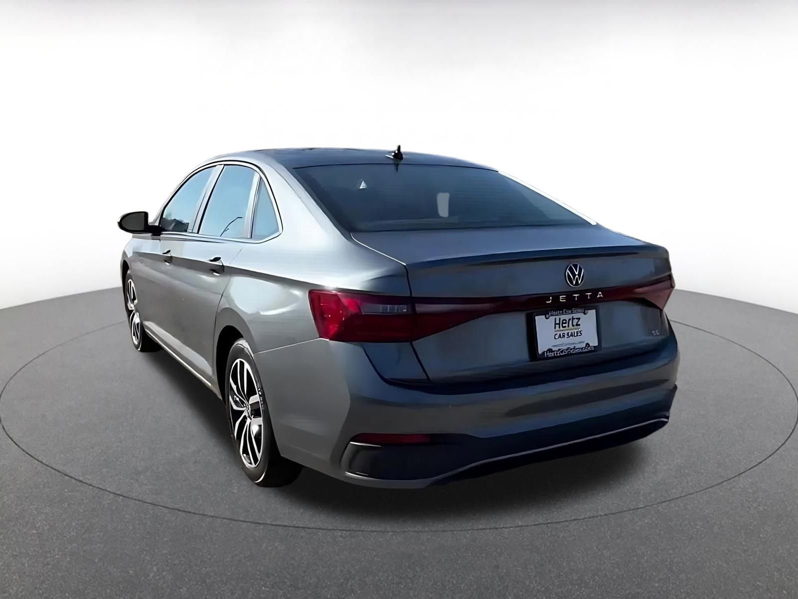 Used 2025 Volkswagen Jetta SE image 11