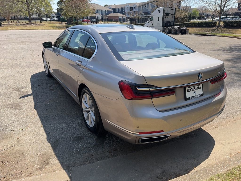 Used 2022 BMW 740i image 3