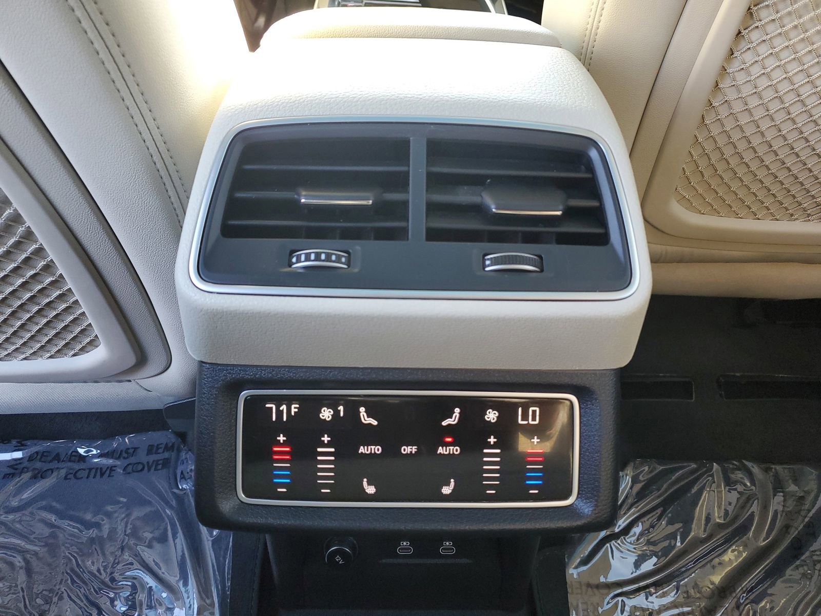 Used 2024 Audi Q8 e-tron Premium Plus w/ Premium Plus Package image 12