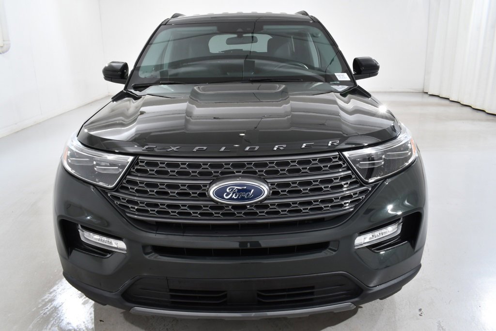Used 2023 Ford Explorer XLT w/ Equipment Group 202A image 3