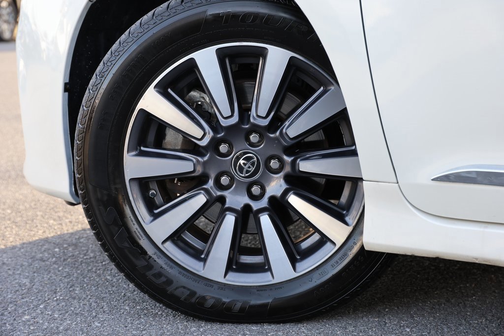 Used 2018 Toyota Sienna XLE image 8