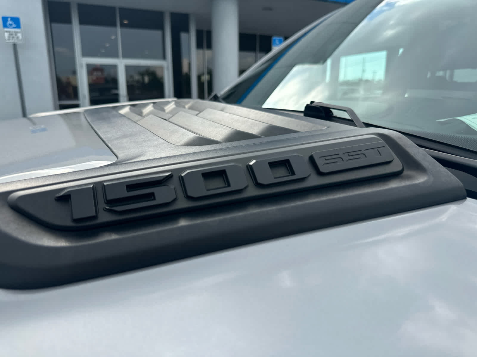 Used 2025 RAM 1500 Laramie w/ Advanced Safety Group II AWD/4WD image 10