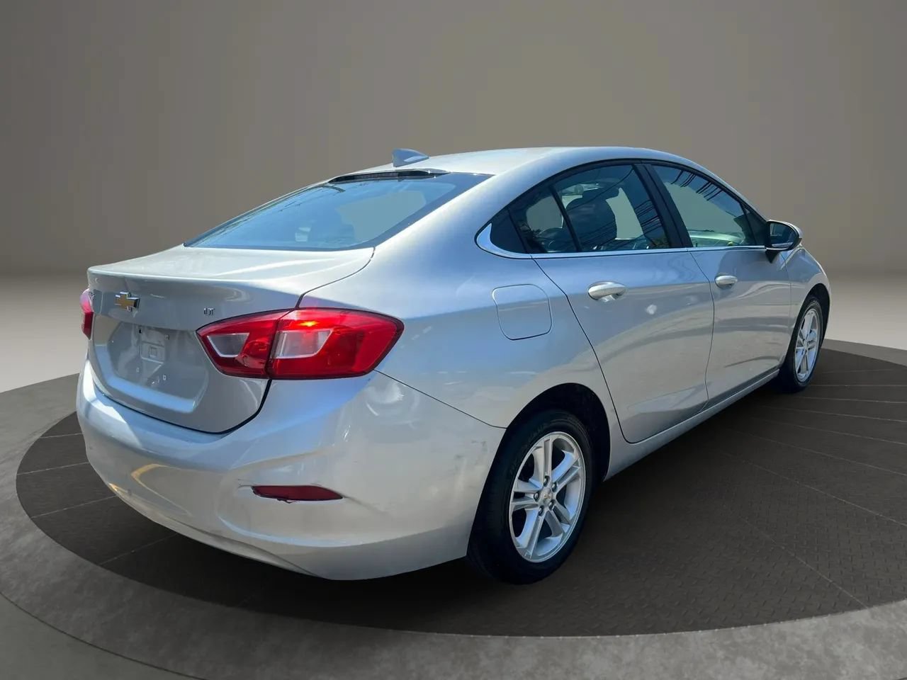 Used 2018 Chevrolet Cruze LT FWD image 5