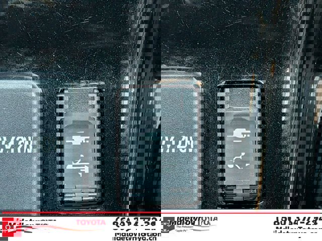 Used 2017 Toyota Prius Prime Premium image 27