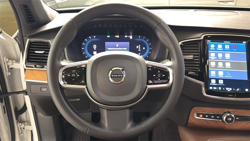 Used 2023 Volvo XC90 B6 Plus image 21