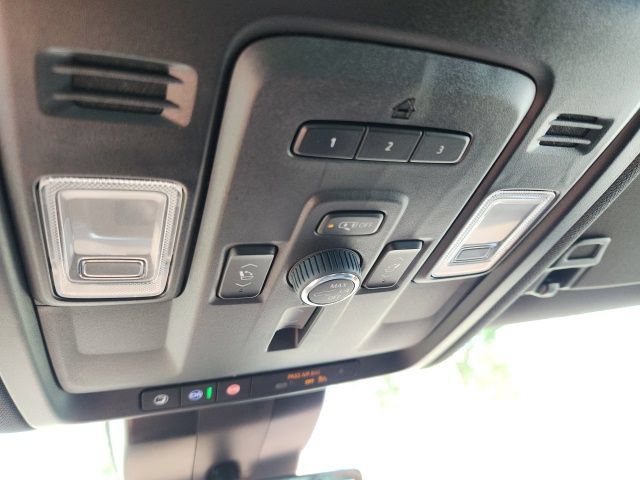 Used 2024 Chevrolet Tahoe High Country AWD/4WD image 37