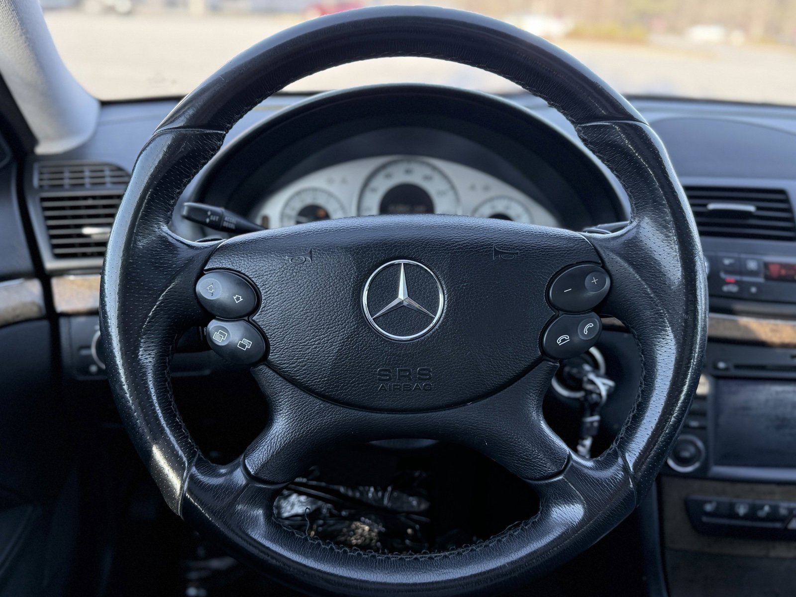 Used 2009 Mercedes-Benz E 350 Sedan image 23