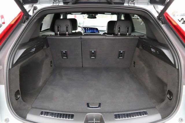 Used 2025 Cadillac XT4 Premium Luxury image 8