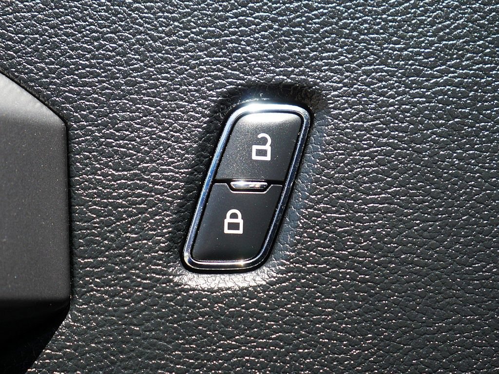 Used 2015 Ford F150 XLT w/ Equipment Group 302A Luxury AWD/4WD image 28