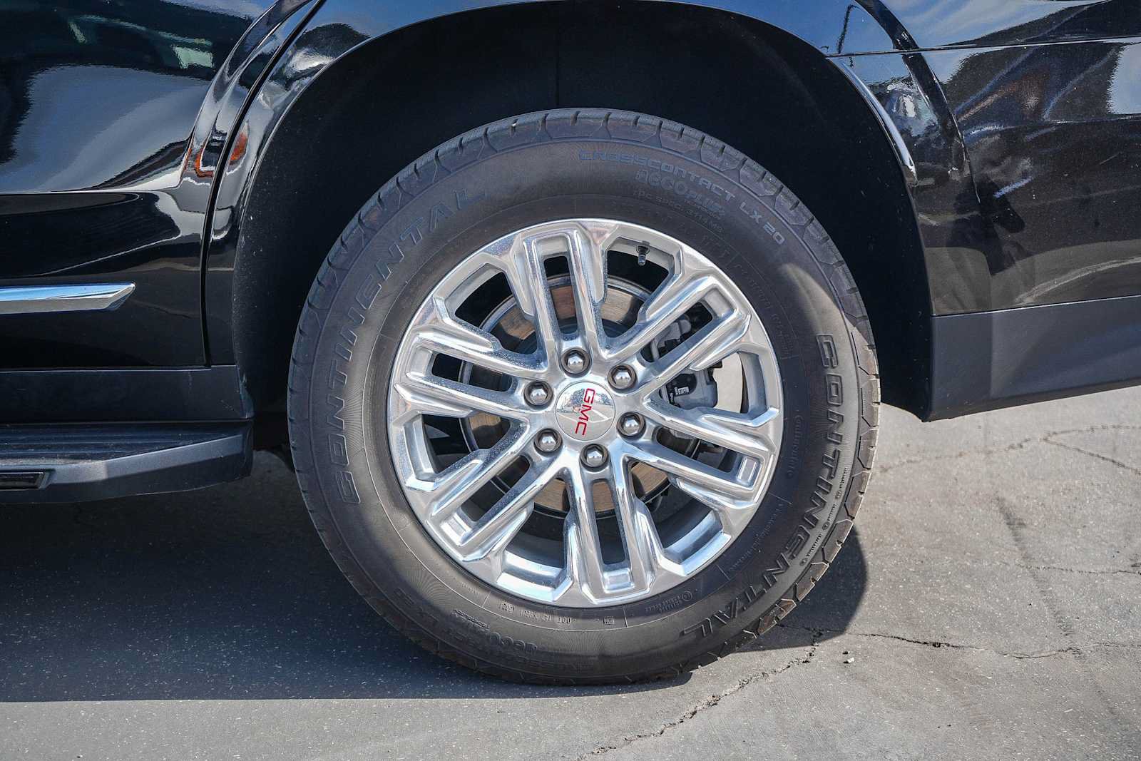 Used 2024 GMC Yukon SLT AWD/4WD image 11