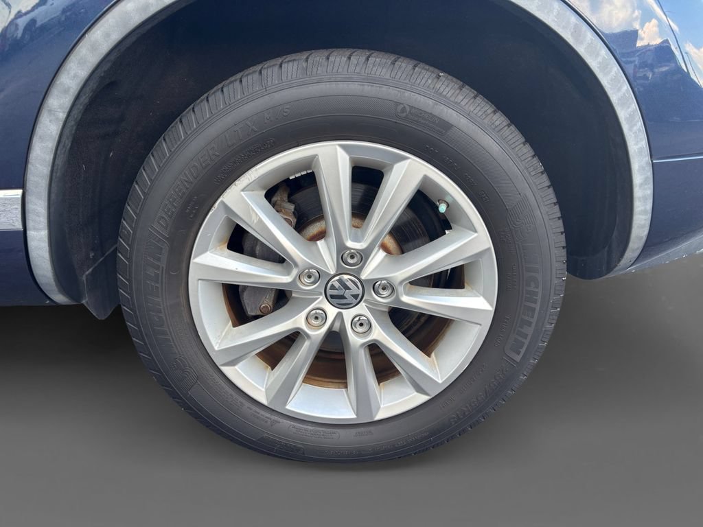 Used 2013 Volkswagen Touareg TDI AWD/4WD image 9