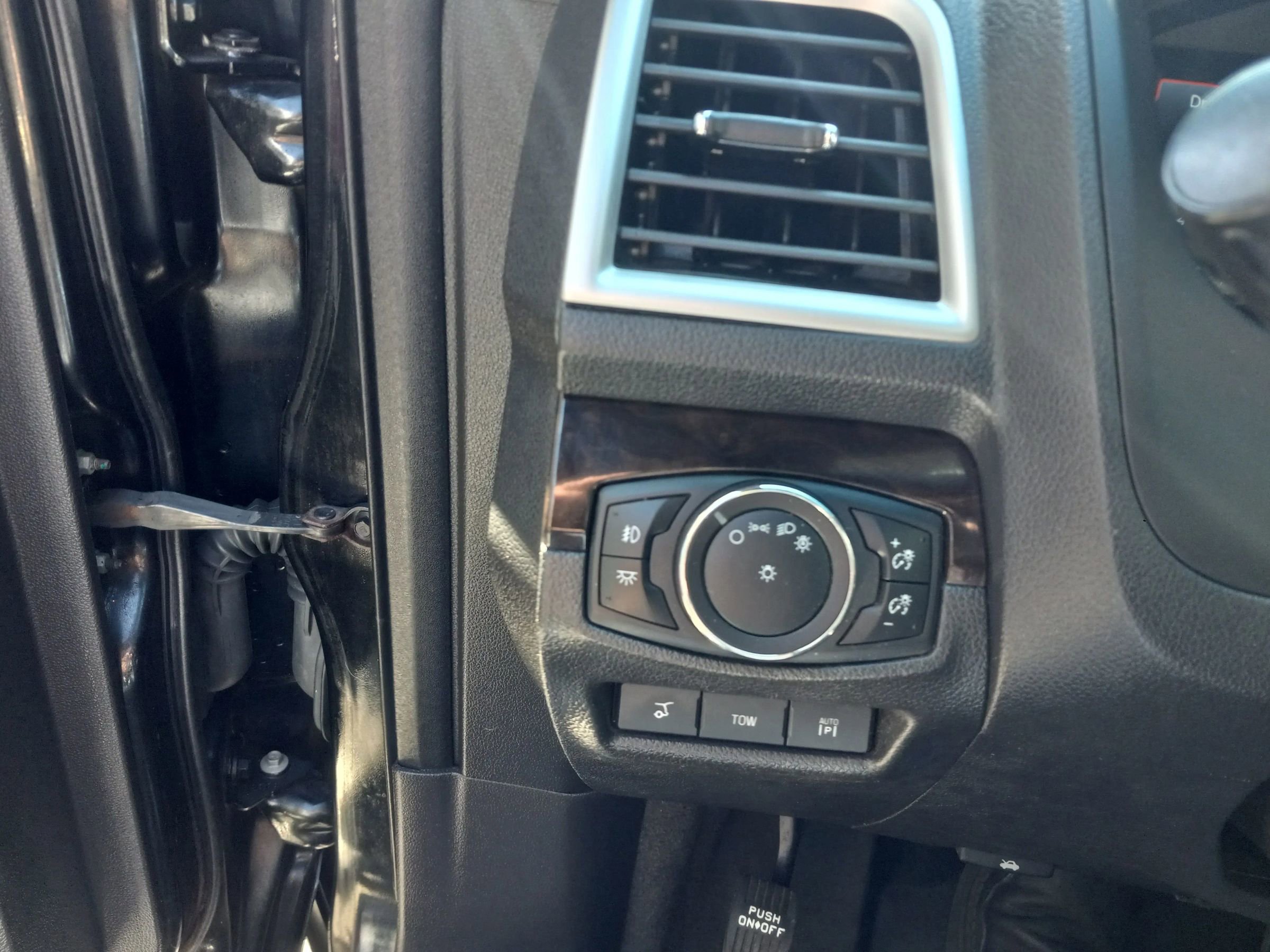 Used 2015 Ford Explorer Limited w/ Equipment Group 302A image 22