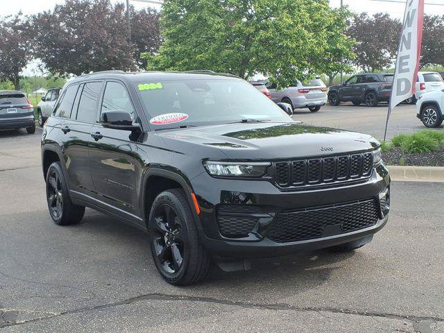 Certified 2024 Jeep Grand Cherokee Altitude AWD/4WD image 3