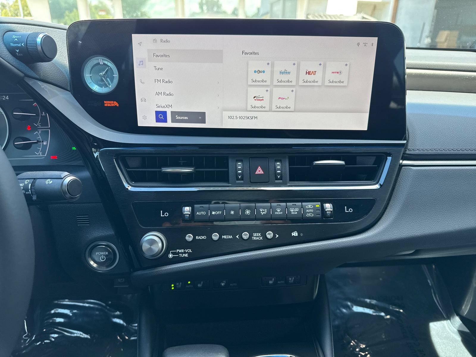 Used 2023 Lexus ES 300h w/ Premium Package FWD image 18