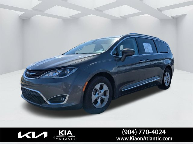 Used 2017 Chrysler Pacifica Touring-L Plus FWD image 5