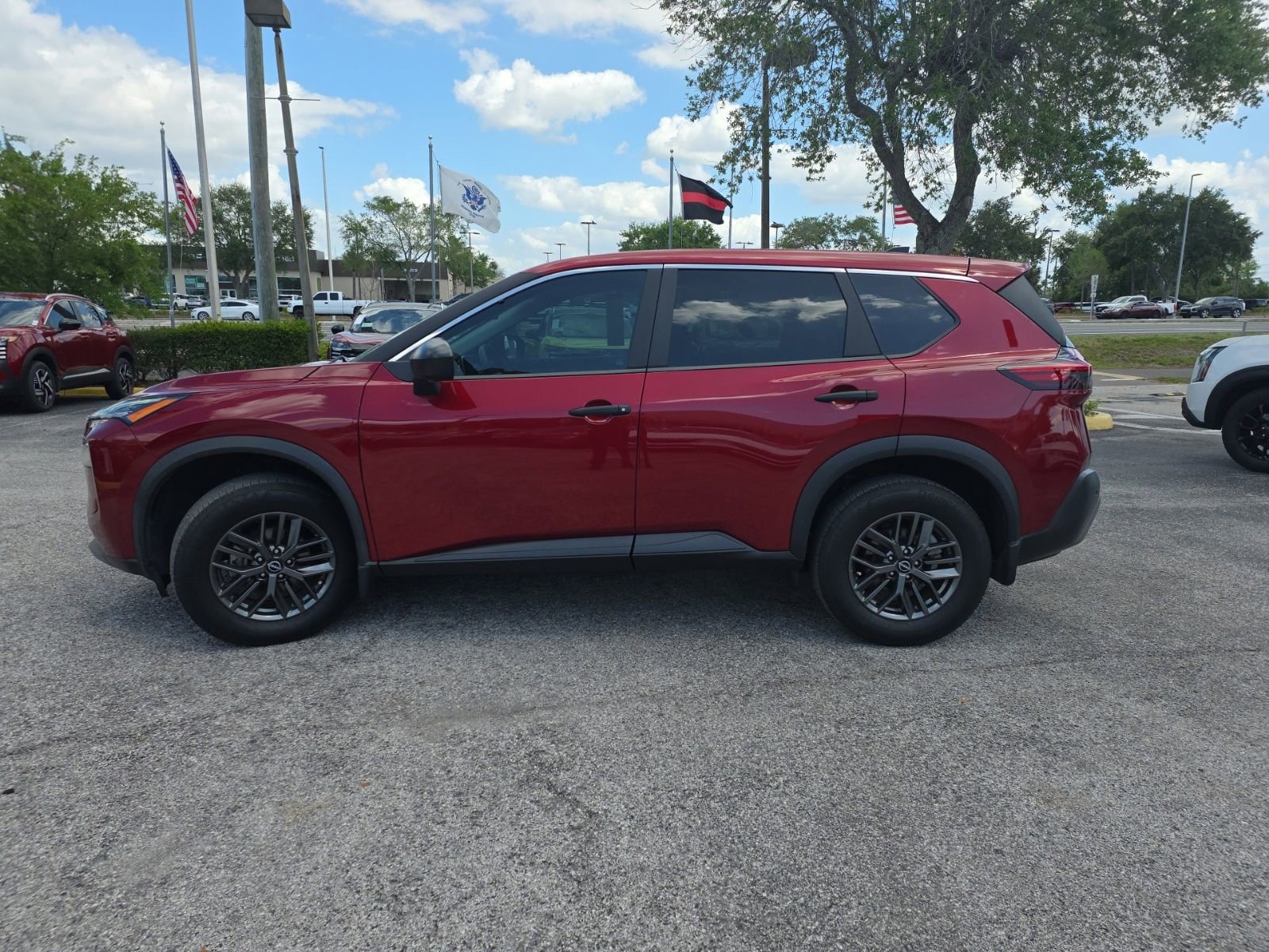 Used 2023 Nissan Rogue S image 6
