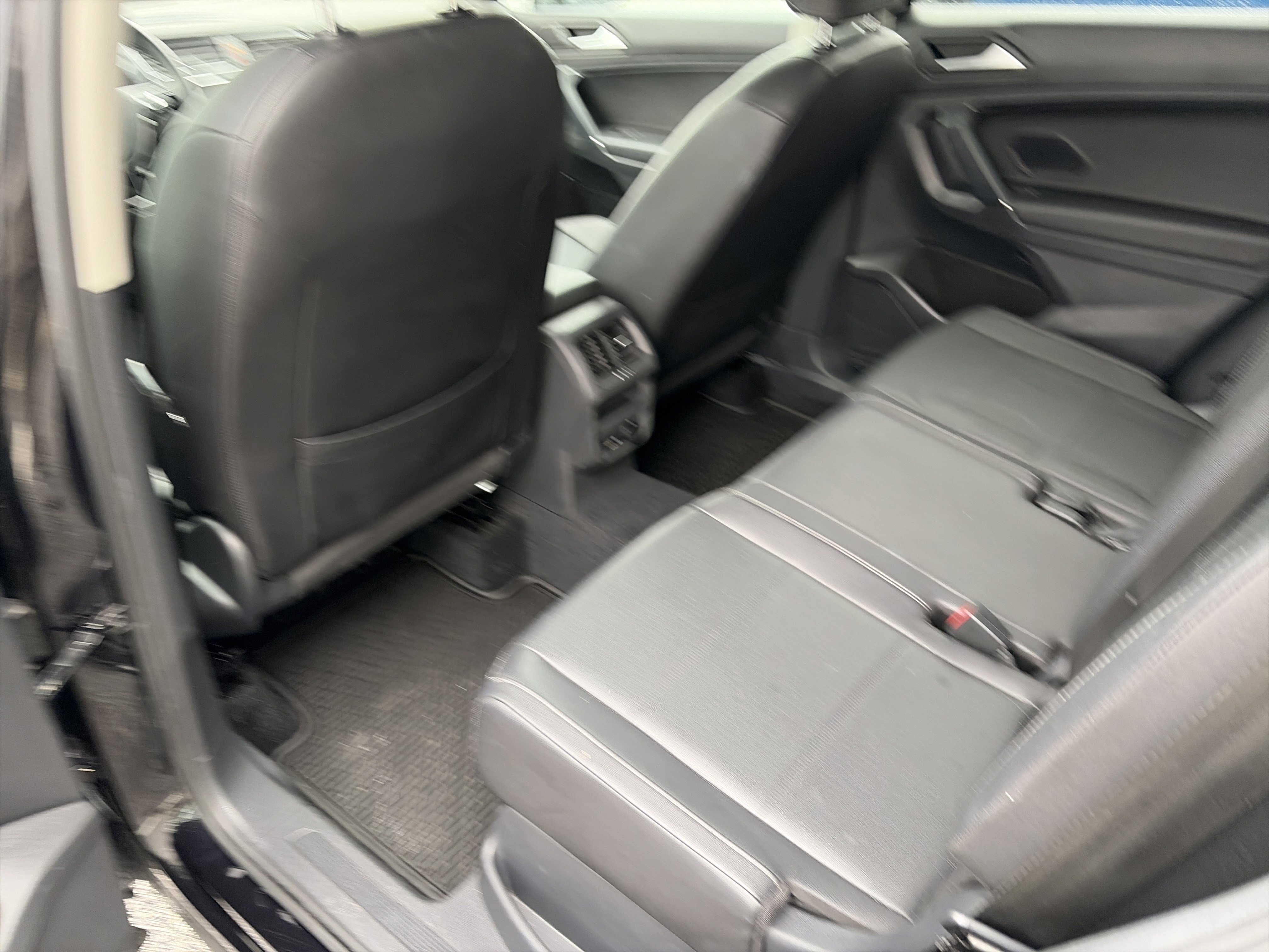 Used 2020 Volkswagen Tiguan SE image 13