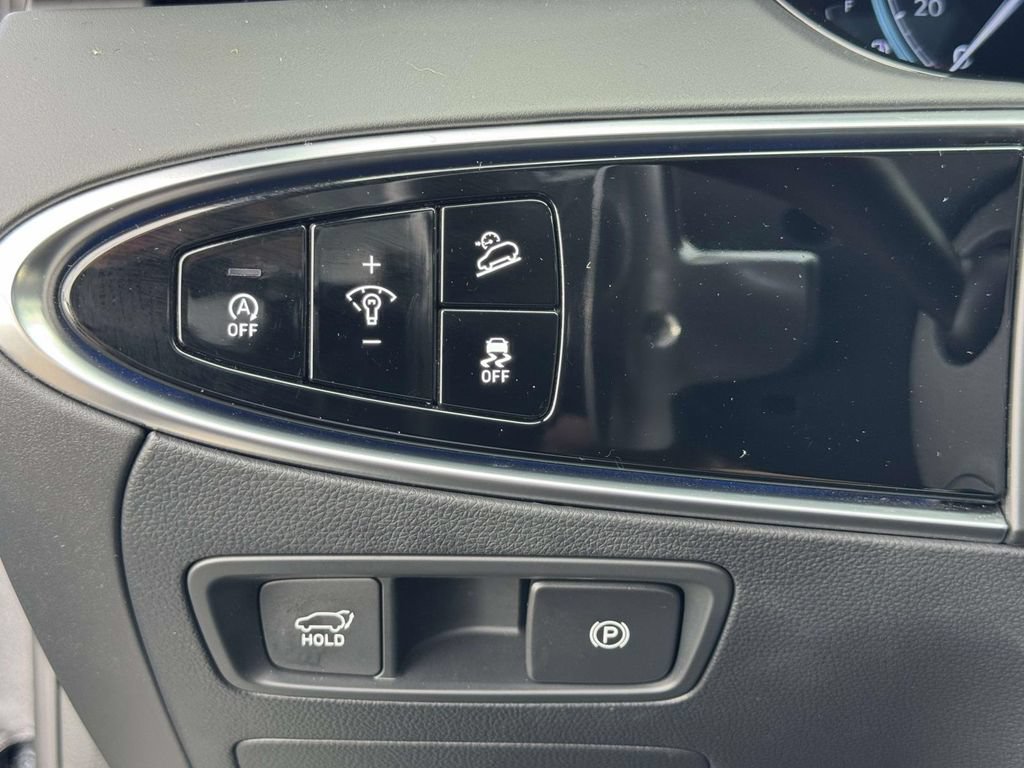 Certified 2022 Genesis GV70 3.5T Sport w/ Sport Prestige Package AWD/4WD image 19