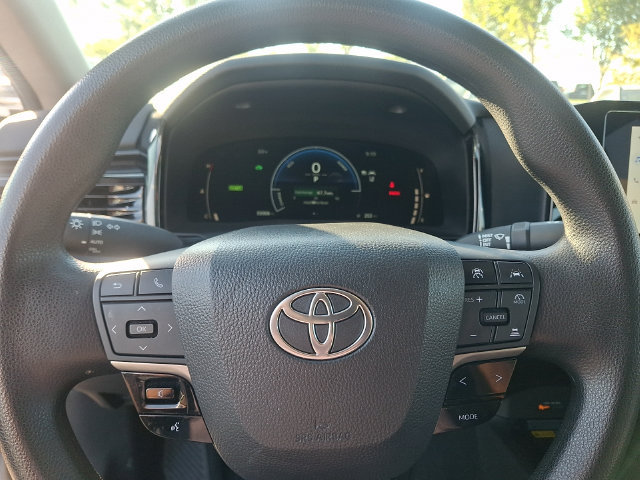 Used 2025 Toyota Camry LE FWD image 17