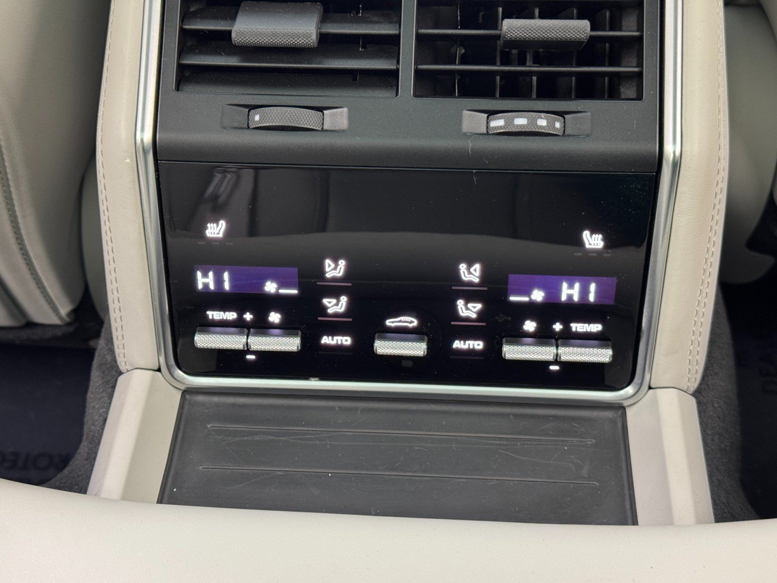 Used 2023 Porsche Panamera Platinum Edition RWD image 37