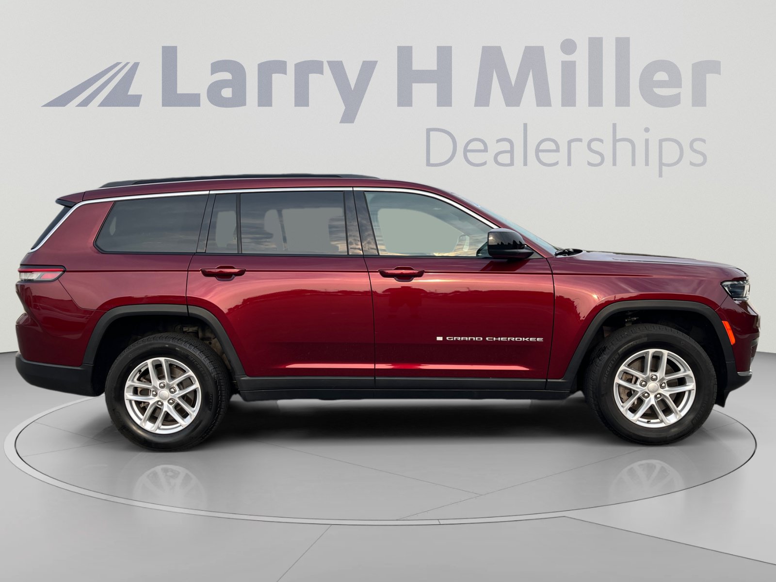 Used 2024 Jeep Grand Cherokee L Laredo AWD/4WD image 6