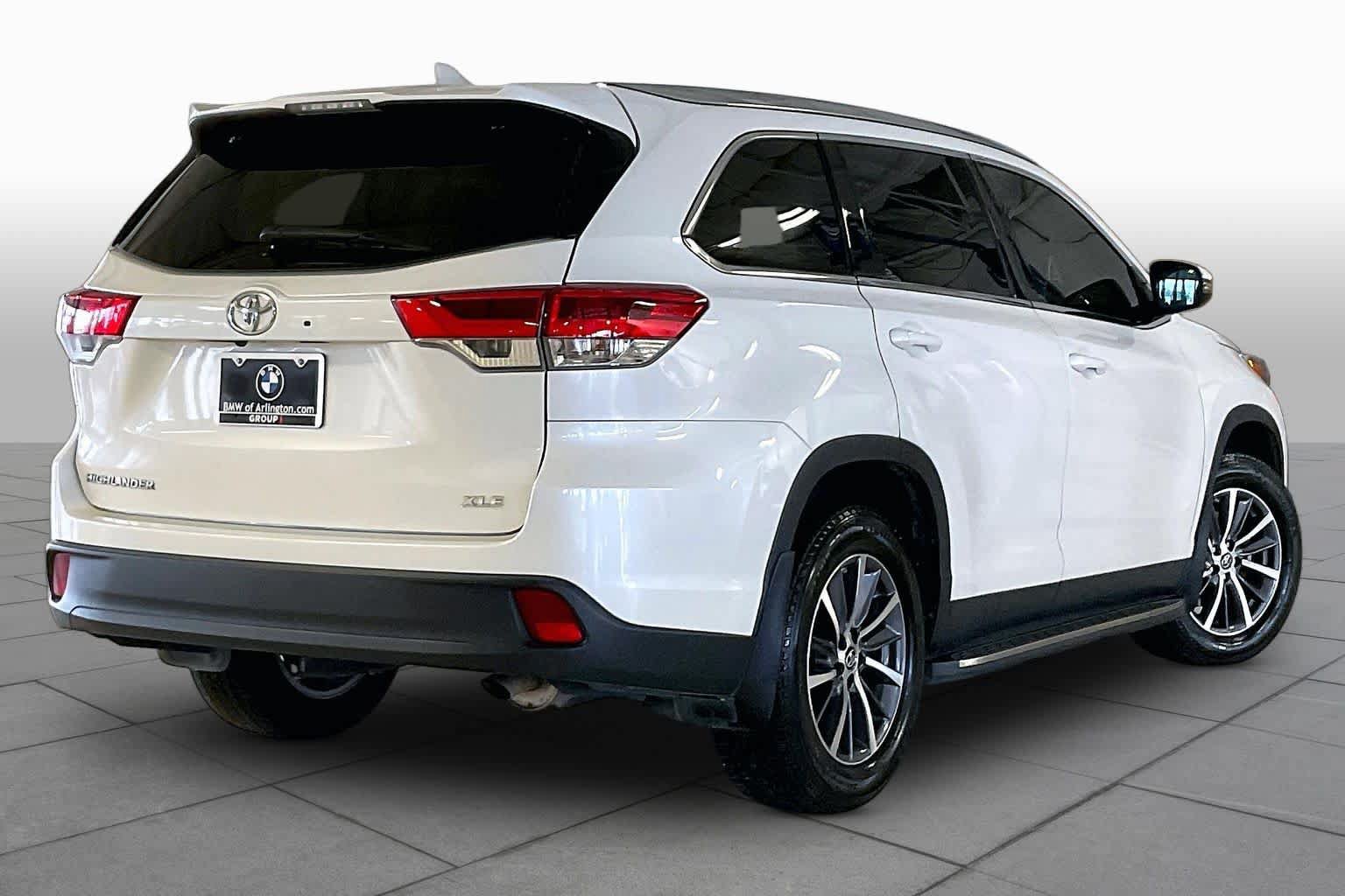 Used 2019 Toyota Highlander XLE FWD image 12