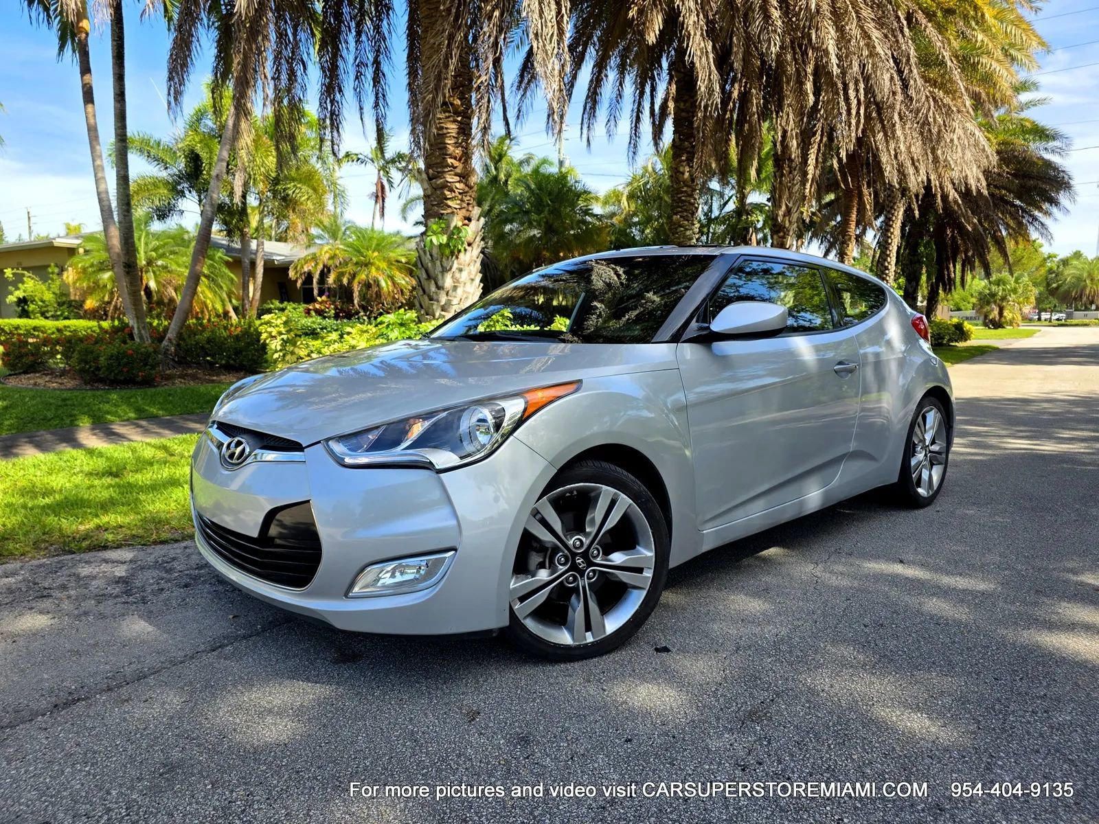 Used 2017 Hyundai Veloster Value Edition FWD image 4