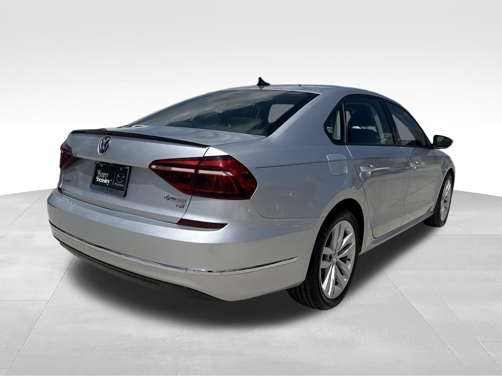 Used 2019 Volkswagen Passat 2.0T Wolfsburg FWD image 5