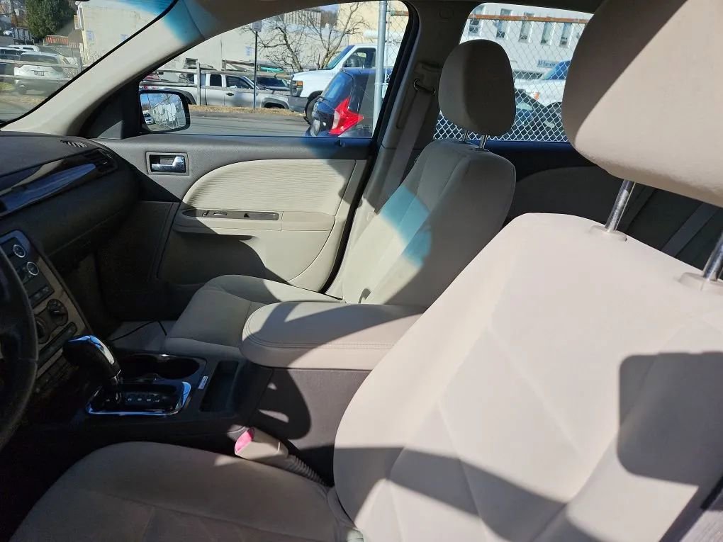 Used 2008 Ford Taurus SEL image 18