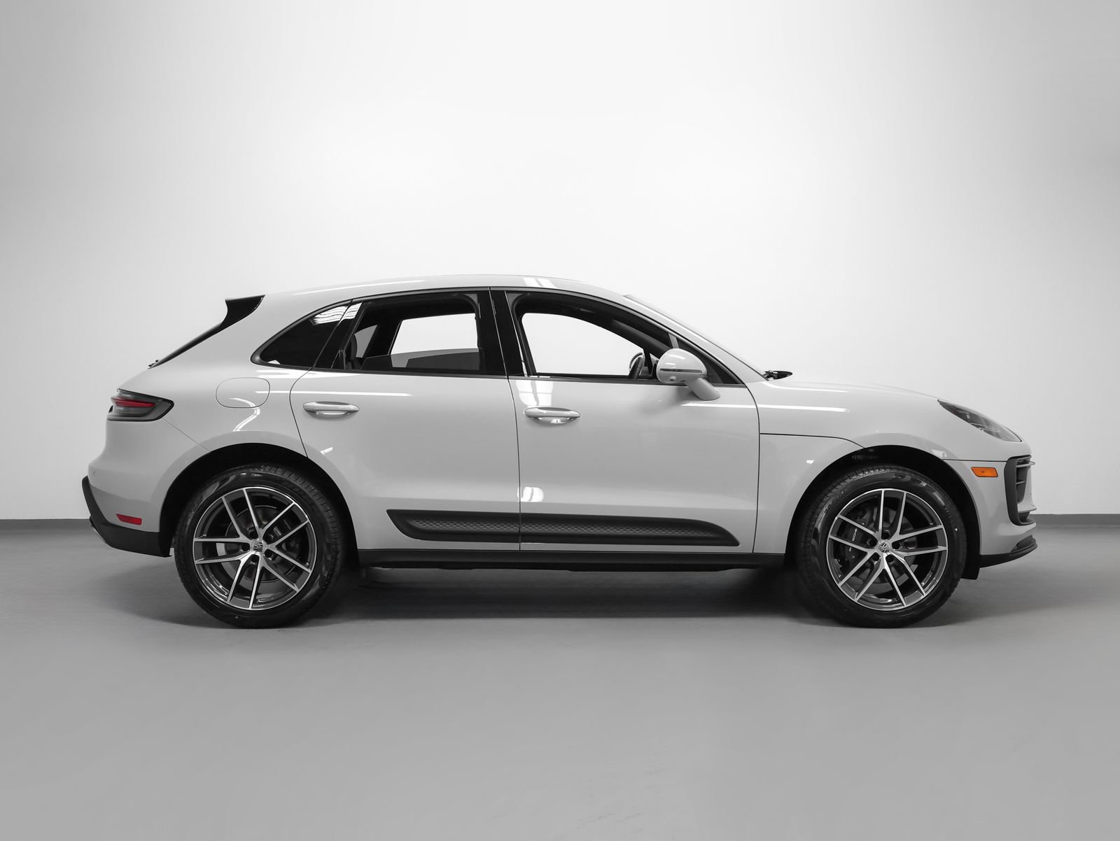 New 2026 Porsche Macan AWD/4WD image 13