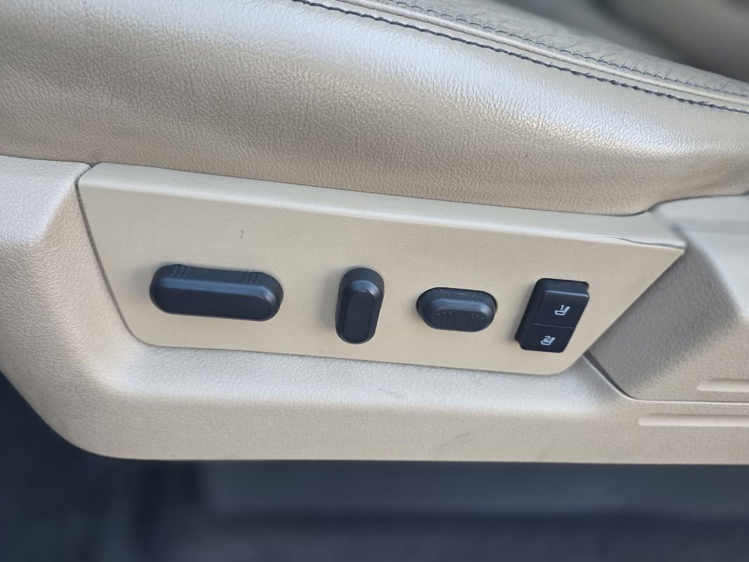Used 2013 Ford F150 Lariat w/ Lariat Chrome Pkg AWD/4WD image 16
