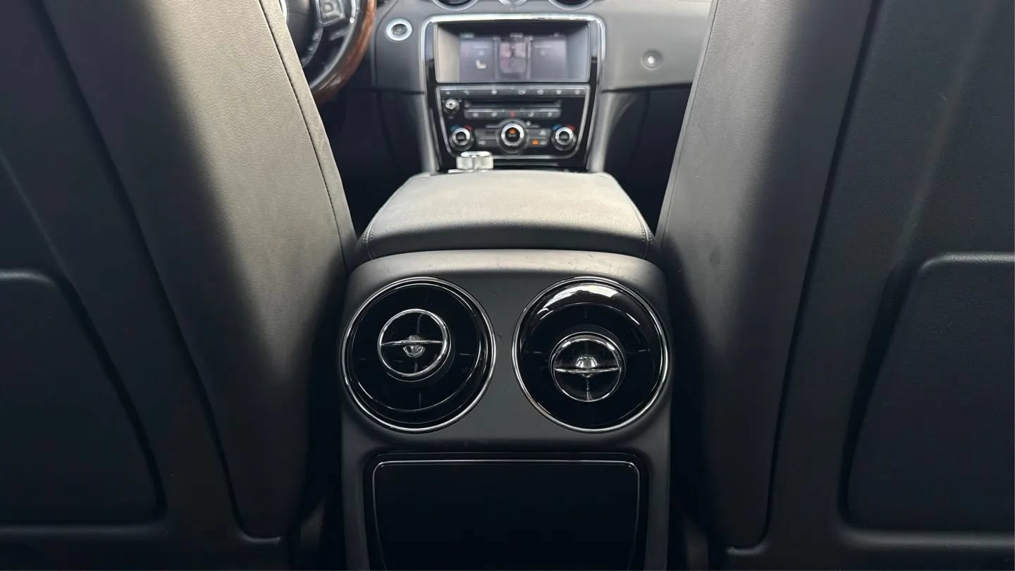 Used 2016 Jaguar XJ R-Sport RWD image 39