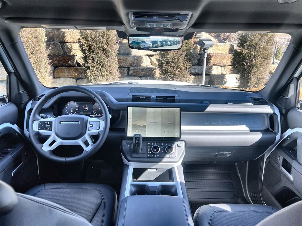 Used 2026 Land Rover Defender 130 X-Dynamic SE image 12