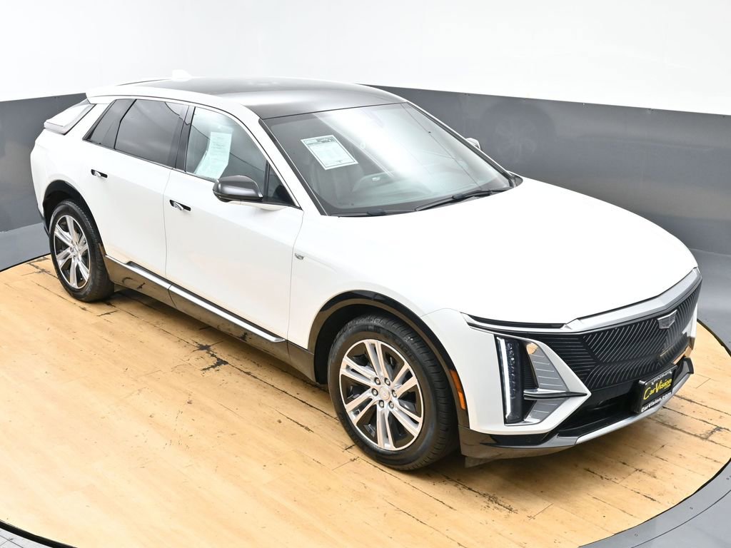 Used 2024 Cadillac Lyriq Tech RWD image 3
