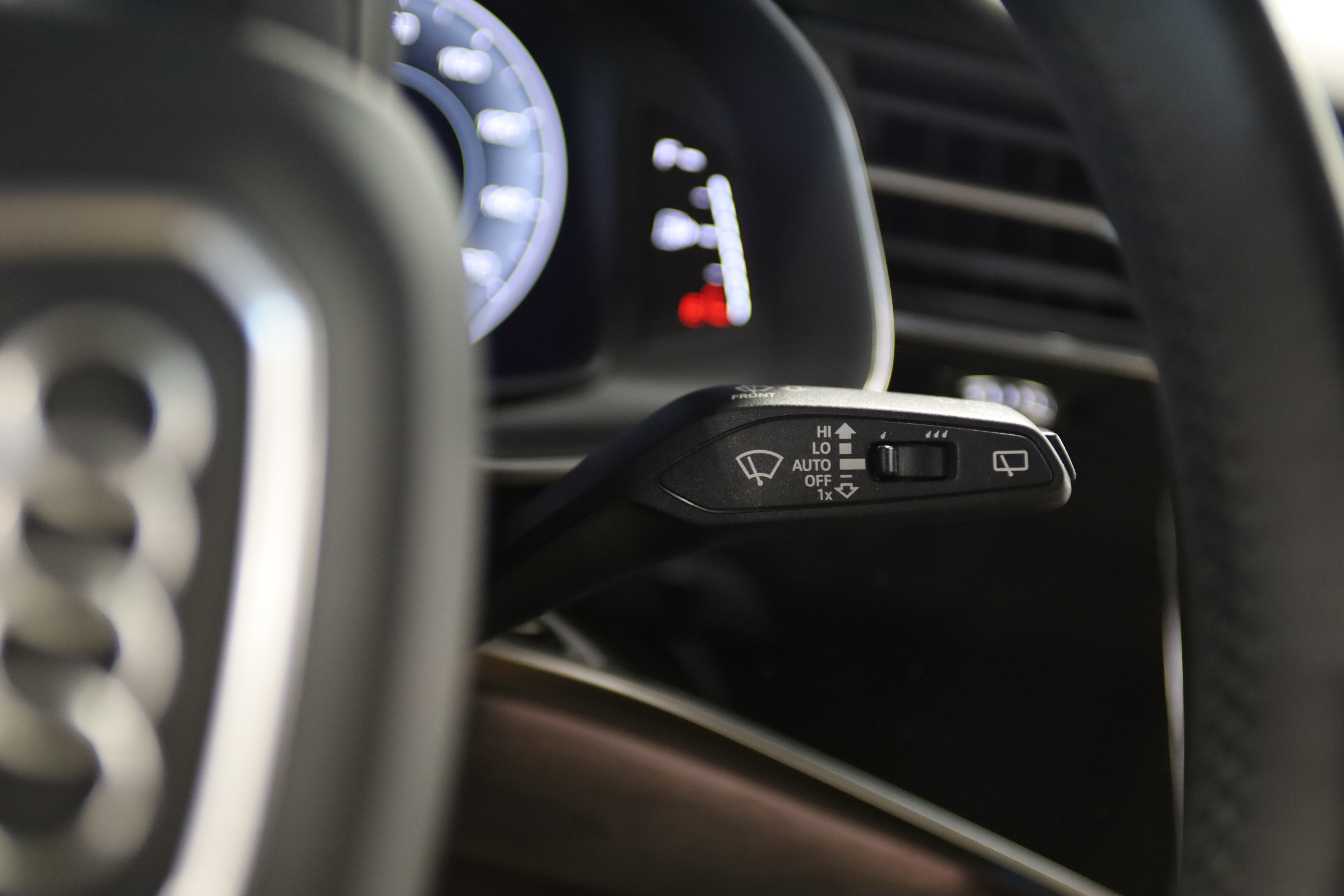 Used 2019 Audi Q8 Prestige AWD/4WD image 24