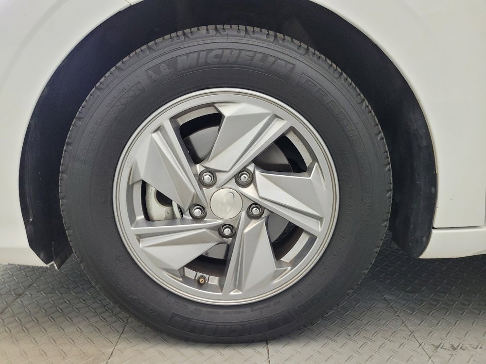 Used 2024 Hyundai Elantra SE FWD image 31