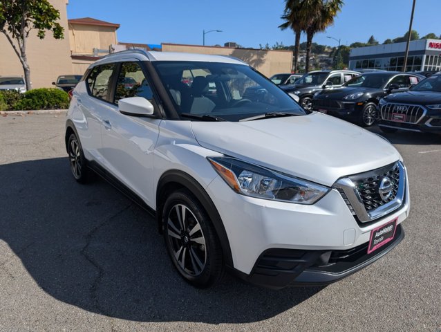 Used 2018 Nissan Kicks SV FWD image 3
