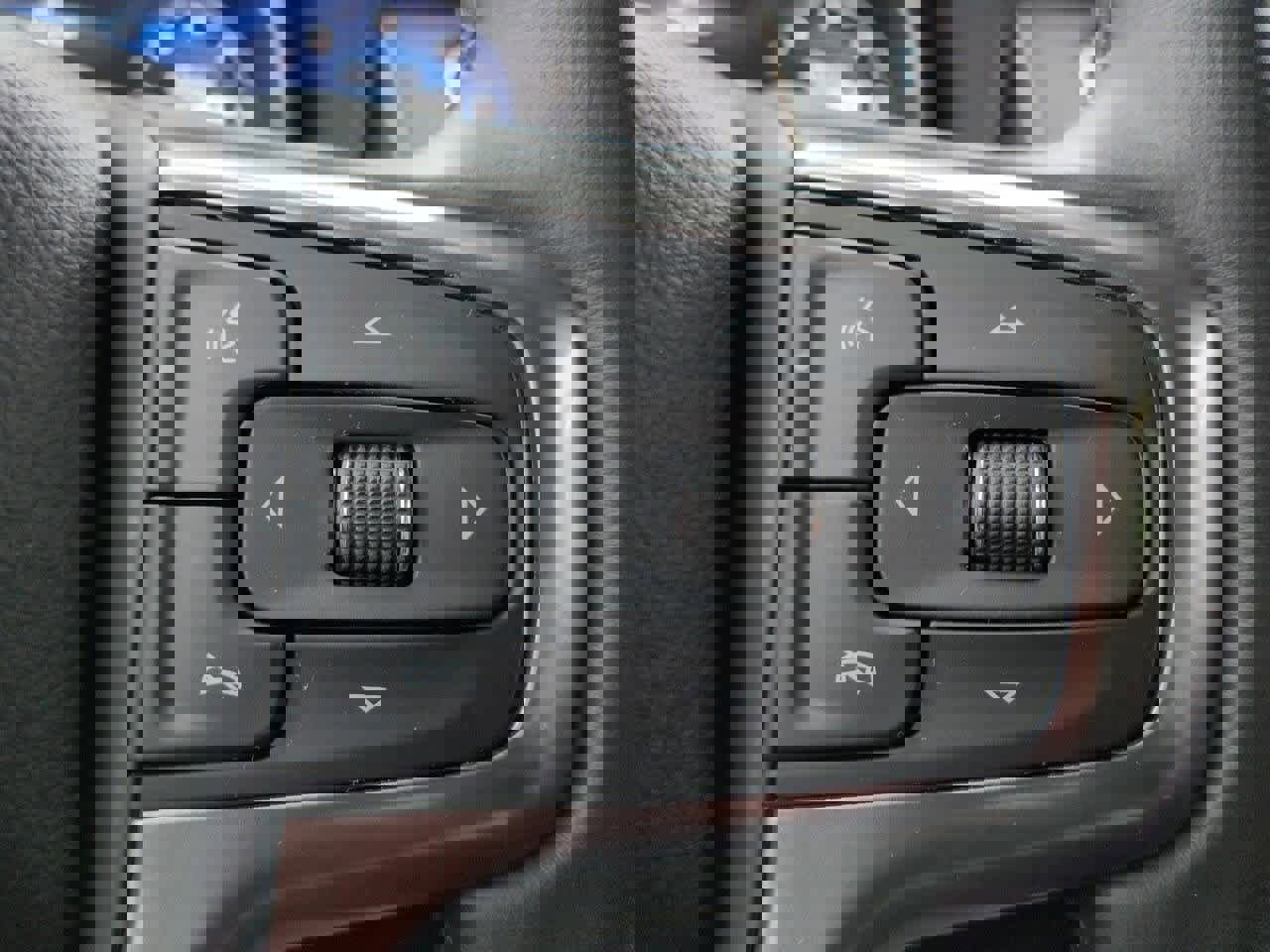 Used 2023 Chevrolet Suburban Premier image 25