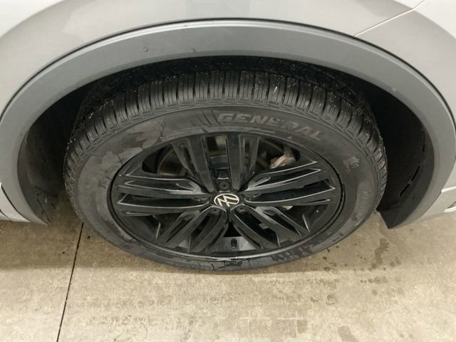 Used 2022 Volkswagen Tiguan SE R-Line image 23