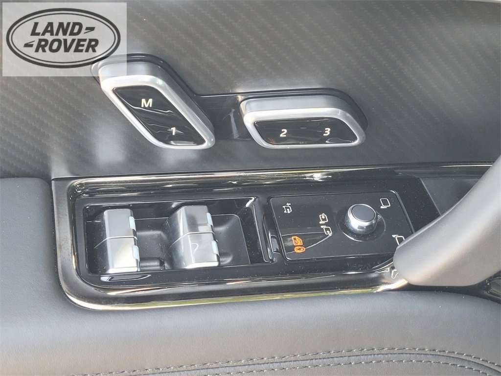 Used 2024 Land Rover Range Rover Sport image 18