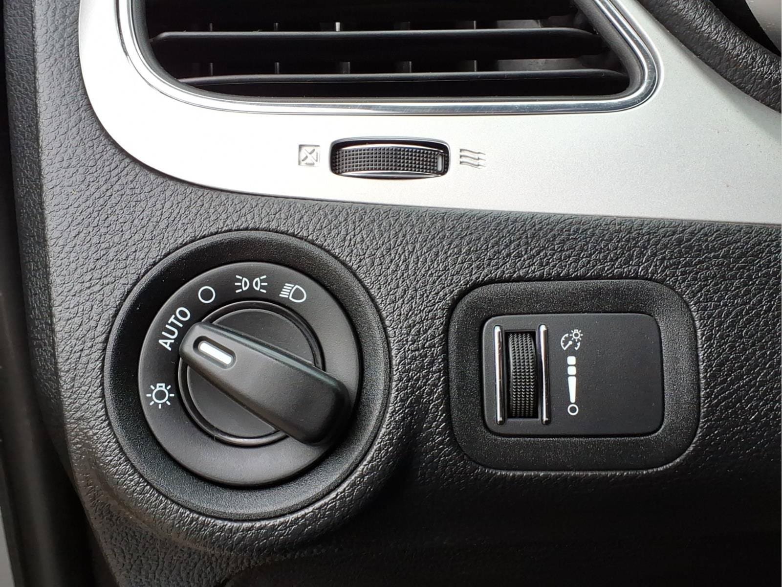 Used 2018 Dodge Journey SE w/ Blacktop Package FWD image 18