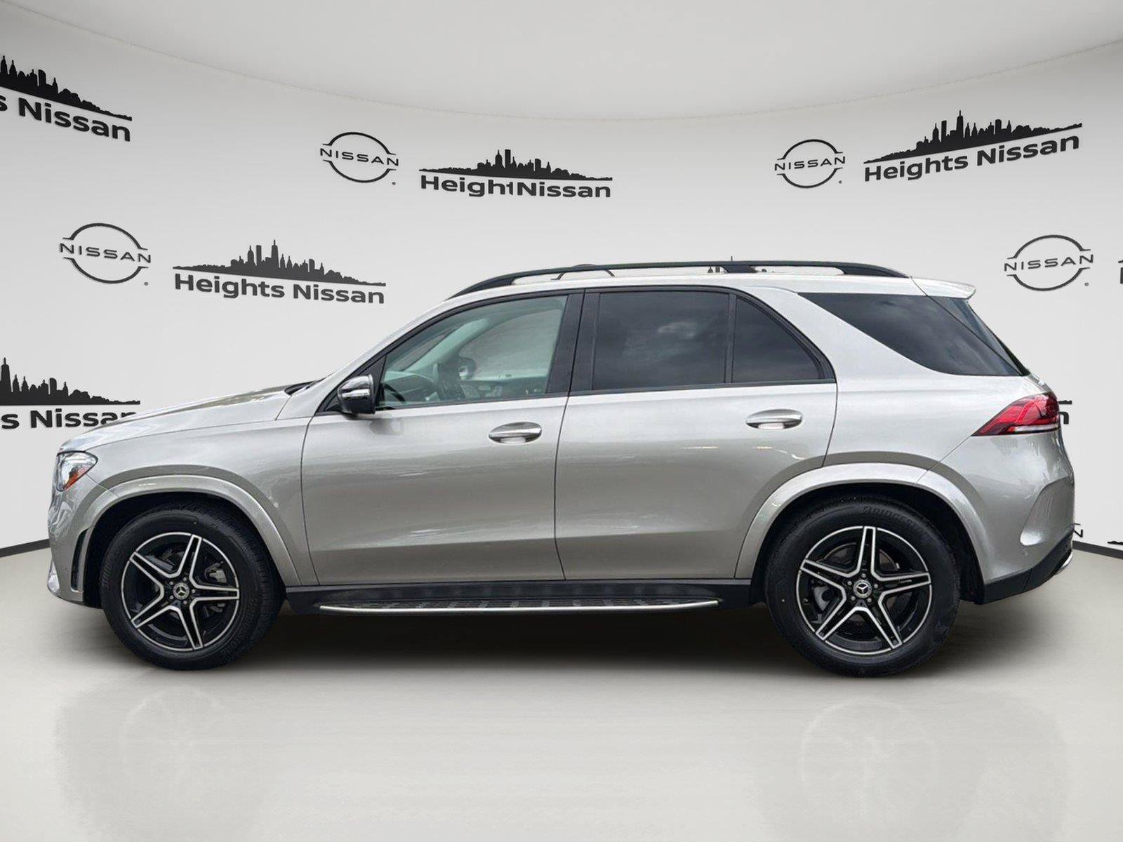 Used 2023 Mercedes-Benz GLE 350 4MATIC w/ AMG Line Exterior image 2